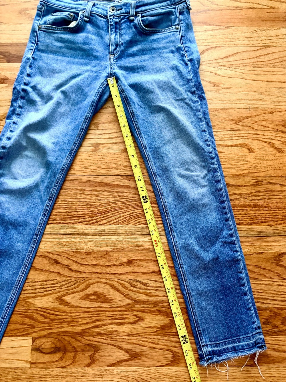 rag & bone Dre Capri size 27. Livingston wash. Raw hem. - Picture 9 of 12